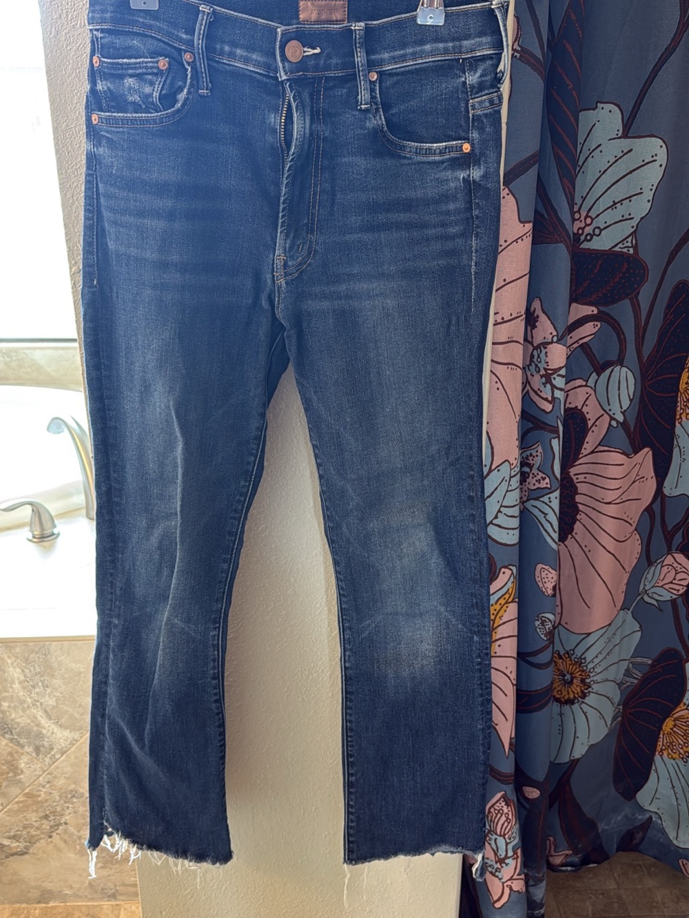 MOTHER Women's insider crop step fray